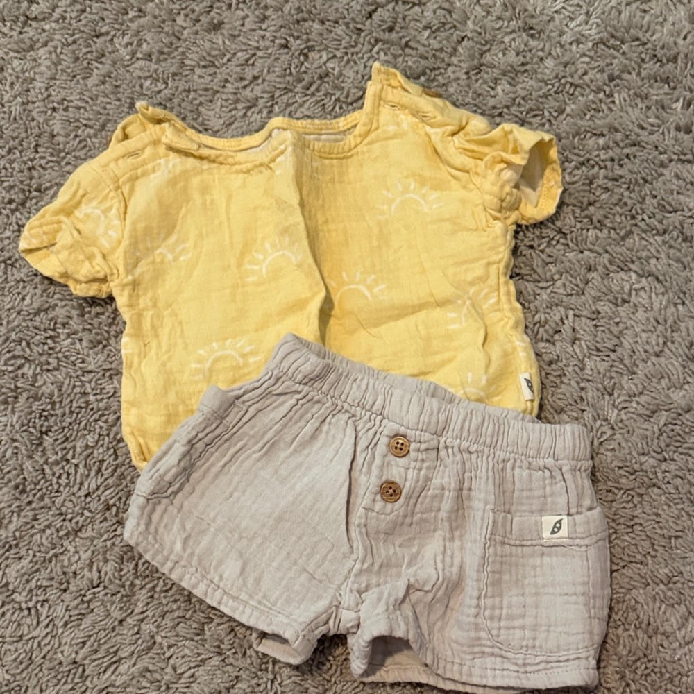 🍓 5 for $15 🍓 Easy Peasy Yellow and Kahki Set